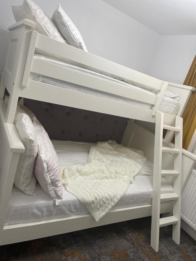 Pensiunea Alexolar New One Arada Ngoại thất bức ảnh